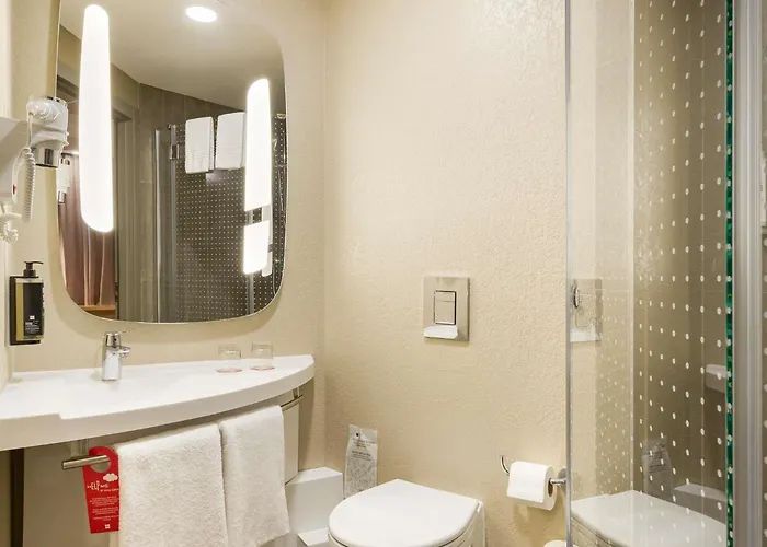 Готель Ibis Kyiv Railway Station